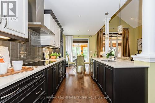 11 - 3353 Liptay Avenue, Oakville, ON - Indoor Photo Showing Kitchen With Upgraded Kitchen