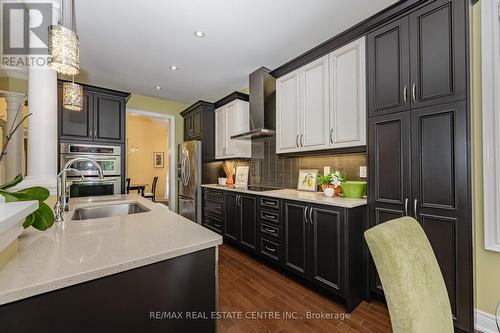 11 - 3353 Liptay Avenue, Oakville, ON - Indoor Photo Showing Kitchen With Upgraded Kitchen