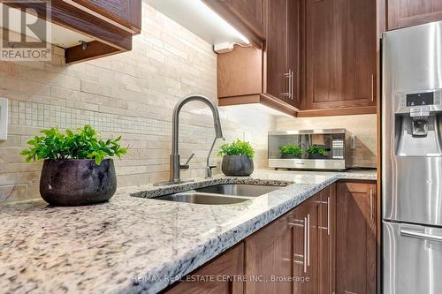 139 Kitchener Road, Cambridge, ON - Indoor Photo Showing Kitchen With Double Sink With Upgraded Kitchen