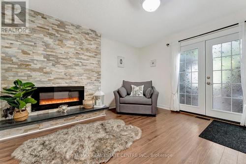 139 Kitchener Road, Cambridge, ON - Indoor Photo Showing Living Room With Fireplace