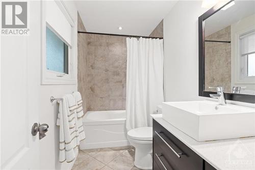 8 Parkfield Crescent, Ottawa, ON - Indoor Photo Showing Bathroom