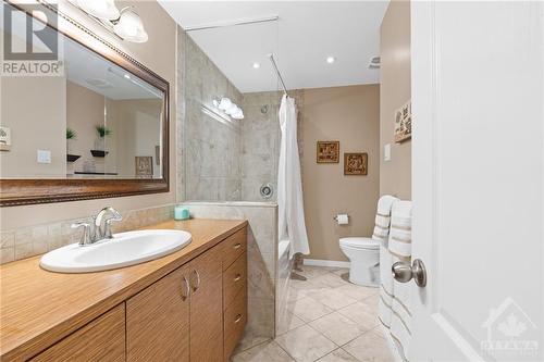 8 Parkfield Crescent, Ottawa, ON - Indoor Photo Showing Bathroom