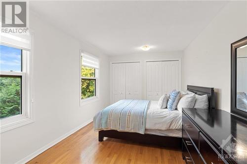 8 Parkfield Crescent, Ottawa, ON - Indoor Photo Showing Bedroom