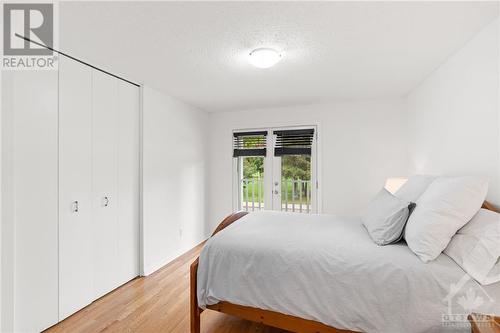 8 Parkfield Crescent, Ottawa, ON - Indoor Photo Showing Bedroom