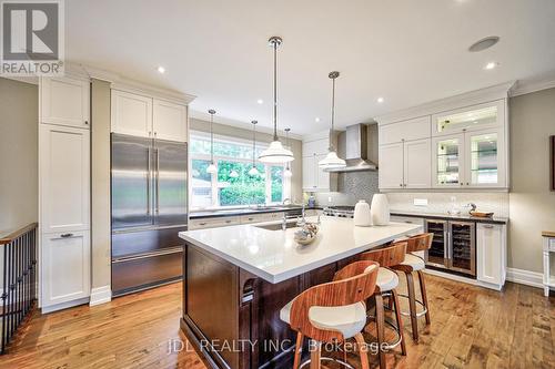 454 Valley Drive, Oakville, ON - Indoor Photo Showing Kitchen With Upgraded Kitchen