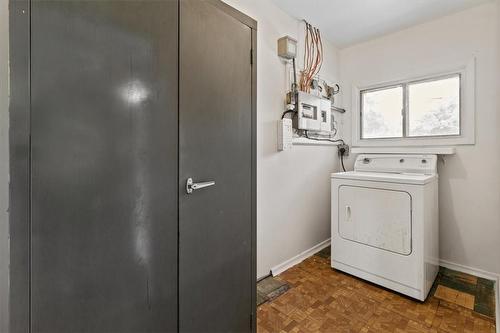 90 Shadyside Avenue, Hamilton, ON - Indoor Photo Showing Laundry Room