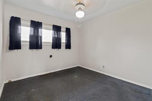 90 Shadyside Avenue, Hamilton, ON - Indoor Photo Showing Other Room