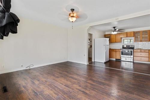 90 Shadyside Avenue, Hamilton, ON - Indoor Photo Showing Kitchen