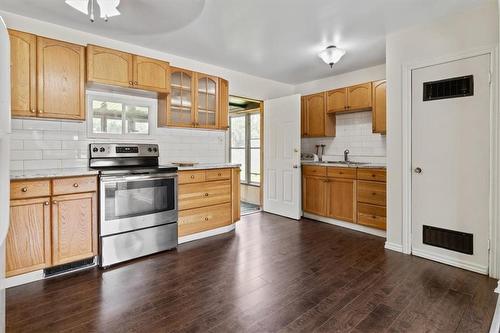 90 Shadyside Avenue, Hamilton, ON - Indoor Photo Showing Kitchen