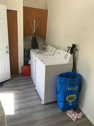 216 1St Street, Brandon, MB - Indoor Photo Showing Laundry Room