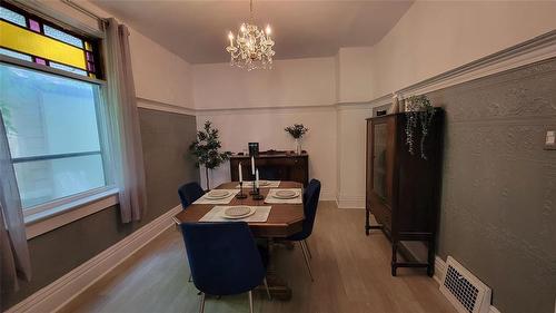 191 Chalmers Avenue, Winnipeg, MB - Indoor Photo Showing Dining Room