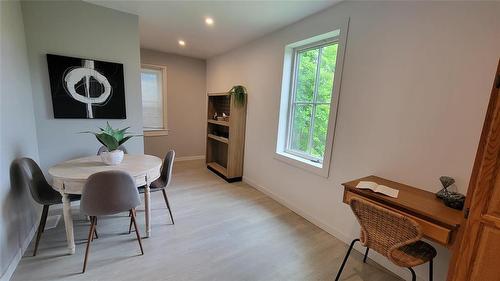 191 Chalmers Avenue, Winnipeg, MB - Indoor Photo Showing Dining Room