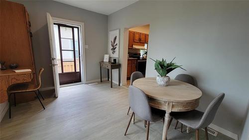 191 Chalmers Avenue, Winnipeg, MB - Indoor Photo Showing Dining Room