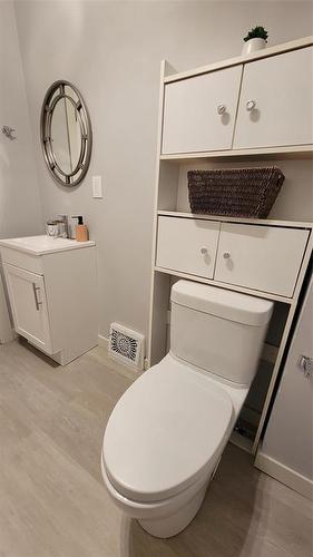 191 Chalmers Avenue, Winnipeg, MB - Indoor Photo Showing Laundry Room