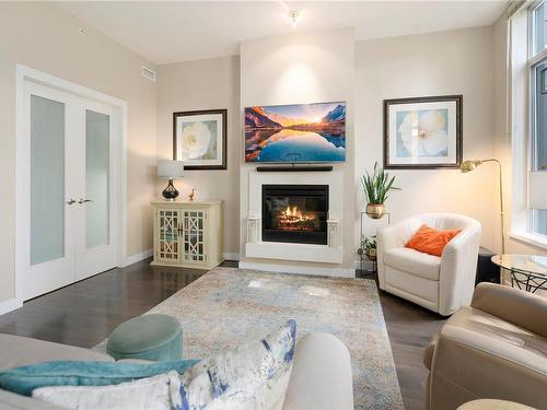 108-999 Burdett Ave, Victoria, BC - Indoor Photo Showing Living Room With Fireplace