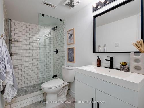 5-6400 Lawrence Ave E, Toronto, ON - Indoor Photo Showing Bathroom