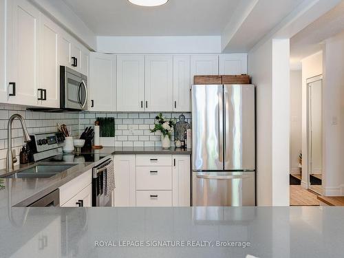 5-6400 Lawrence Ave E, Toronto, ON - Indoor Photo Showing Kitchen With Double Sink