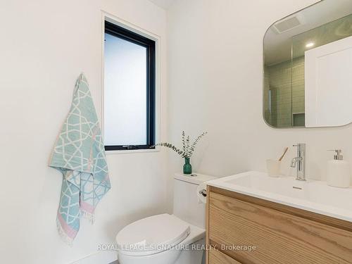 263 Blantyre Ave, Toronto, ON - Indoor Photo Showing Bathroom