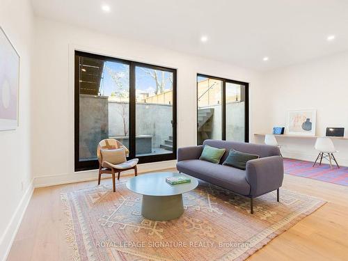 263 Blantyre Ave, Toronto, ON - Indoor Photo Showing Living Room