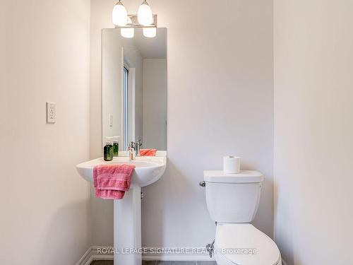 130 Elgin St, Orillia, ON - Indoor Photo Showing Bathroom