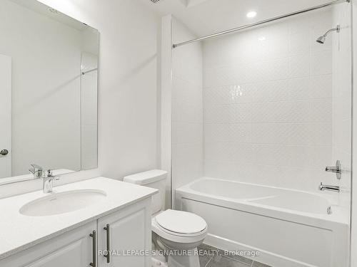 130 Elgin St, Orillia, ON - Indoor Photo Showing Bathroom