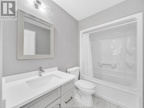 4403 Belmont, Lakeshore, ON - Indoor Photo Showing Bathroom