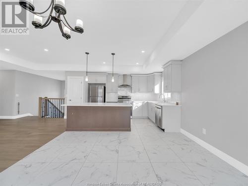 4403 Belmont, Lakeshore, ON - Indoor Photo Showing Kitchen