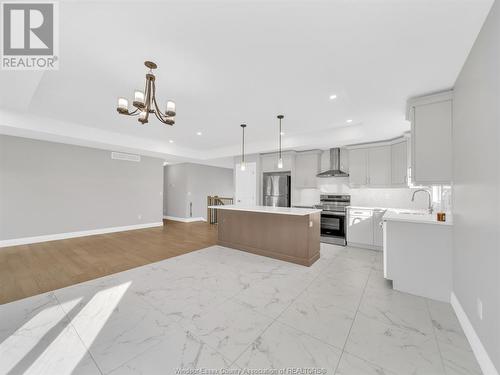 4403 Belmont, Lakeshore, ON - Indoor Photo Showing Kitchen