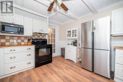 15 Selkirk Street, Petawawa, ON - Indoor Photo Showing Kitchen