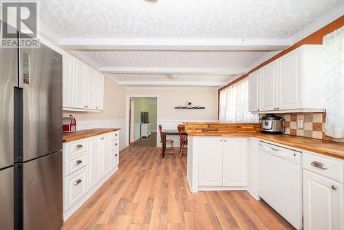 15 Selkirk Street, Petawawa, ON - Indoor Photo Showing Kitchen