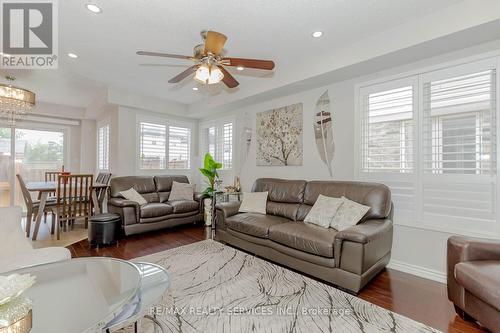 1057 Kennedy Circle, Milton, ON - Indoor Photo Showing Living Room