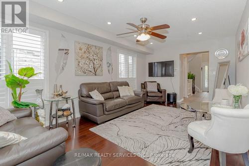 1057 Kennedy Circle, Milton, ON - Indoor Photo Showing Living Room