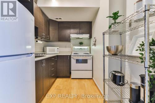 1102 - 150 Charlton Avenue E, Hamilton, ON - Indoor Photo Showing Kitchen