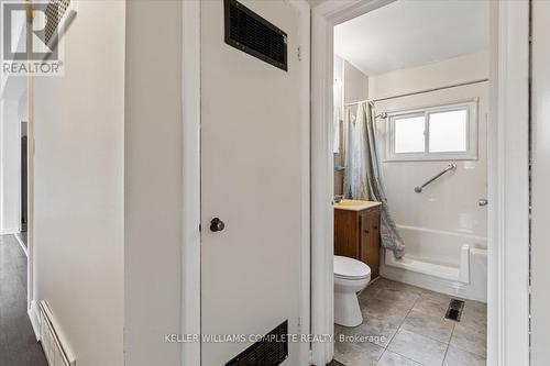 90 Shadyside Avenue, Hamilton, ON - Indoor Photo Showing Bathroom