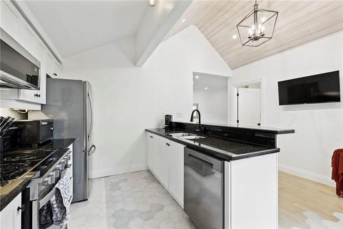 16 Lochearne Street, Hamilton, ON - Indoor Photo Showing Kitchen