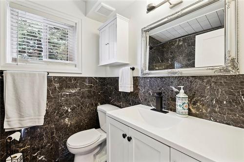 16 Lochearne Street, Hamilton, ON - Indoor Photo Showing Bathroom