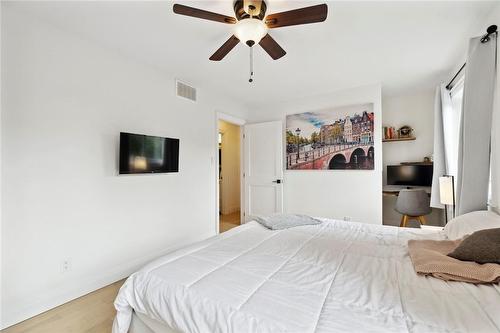 16 Lochearne Street, Hamilton, ON - Indoor Photo Showing Bedroom