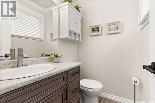 15 Le Jeune Place, Regina, SK - Indoor Photo Showing Bathroom