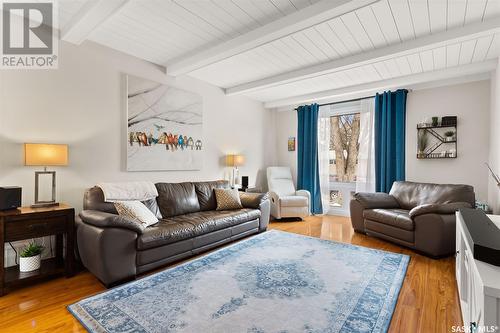 15 Le Jeune Place, Regina, SK - Indoor Photo Showing Living Room