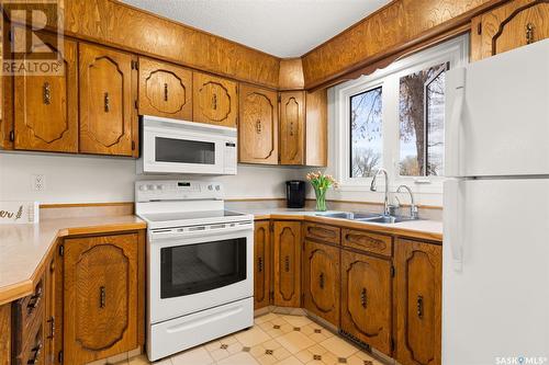 15 Le Jeune Place, Regina, SK - Indoor Photo Showing Kitchen With Double Sink