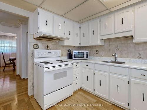 6 Kelvinway Dr, Toronto, ON - Indoor Photo Showing Kitchen