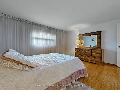 6 Kelvinway Dr, Toronto, ON - Indoor Photo Showing Bedroom