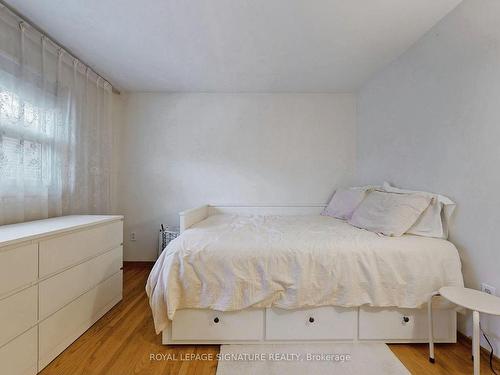 6 Kelvinway Dr, Toronto, ON - Indoor Photo Showing Bedroom