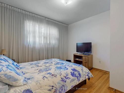 6 Kelvinway Dr, Toronto, ON - Indoor Photo Showing Bedroom