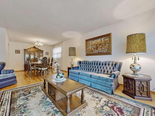 6 Kelvinway Dr, Toronto, ON - Indoor Photo Showing Living Room