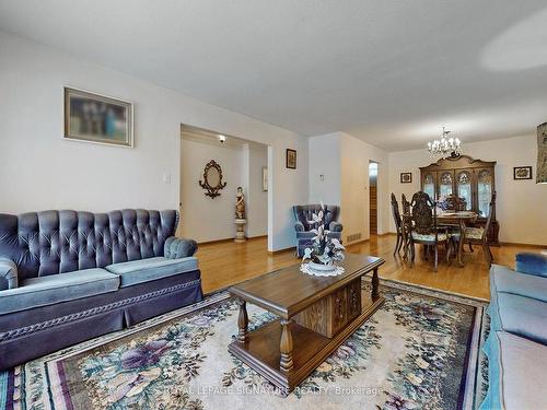 6 Kelvinway Dr, Toronto, ON - Indoor Photo Showing Living Room