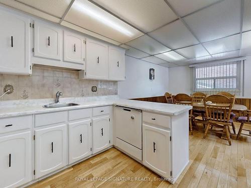 6 Kelvinway Dr, Toronto, ON - Indoor Photo Showing Kitchen