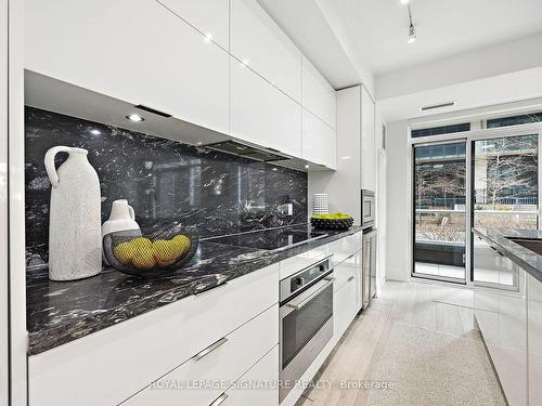 103-110 Marine Parade Dr, Toronto, ON - Indoor Photo Showing Kitchen