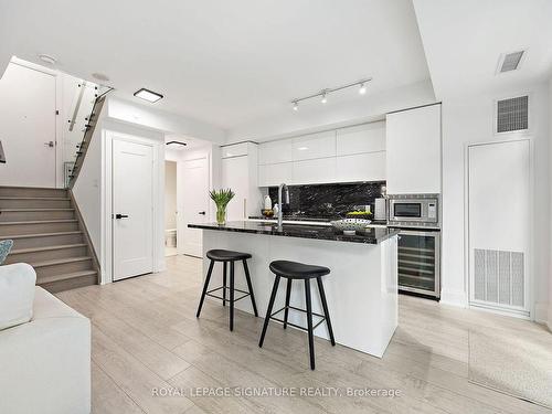 103-110 Marine Parade Dr, Toronto, ON - Indoor Photo Showing Kitchen