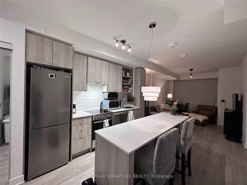 525-50 George Butchart Dr, Toronto, ON - Indoor Photo Showing Kitchen With Stainless Steel Kitchen